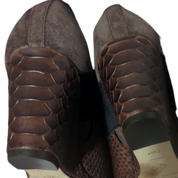 Donald Pliner Lizzy Snakeskin Leather Brown Wedge Sandal - Picture 8 of 12